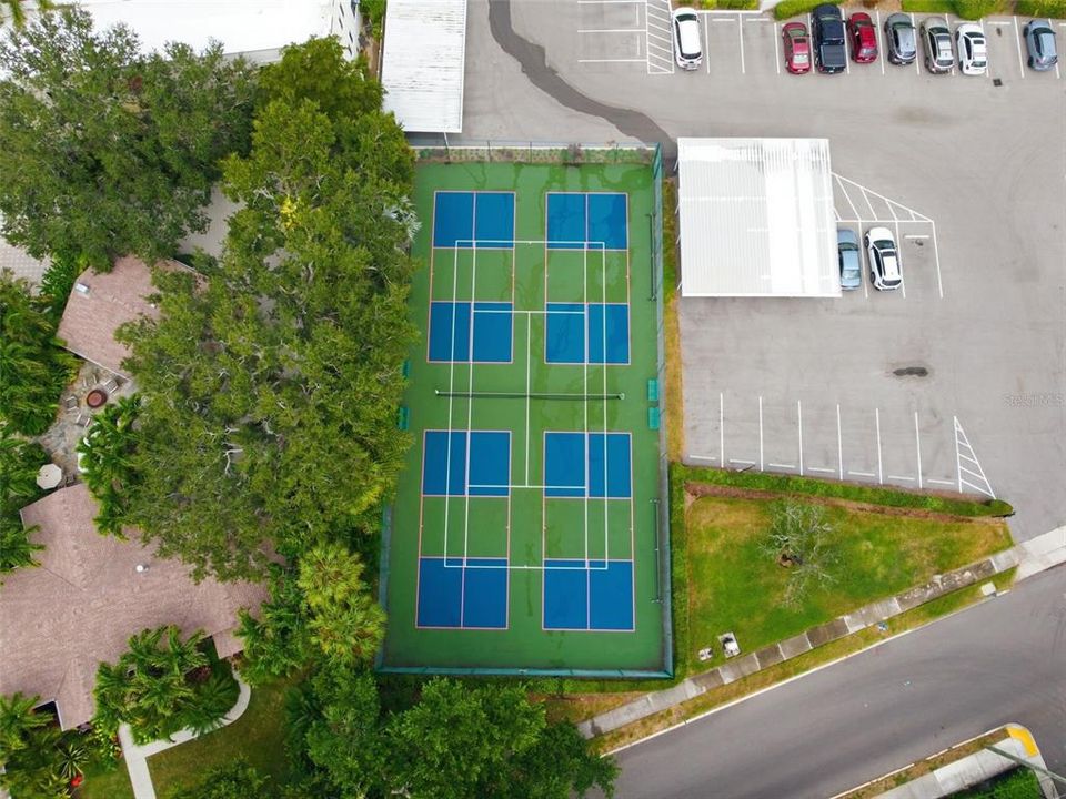 Active With Contract: $199,000 (1 beds, 1 baths, 981 Square Feet)