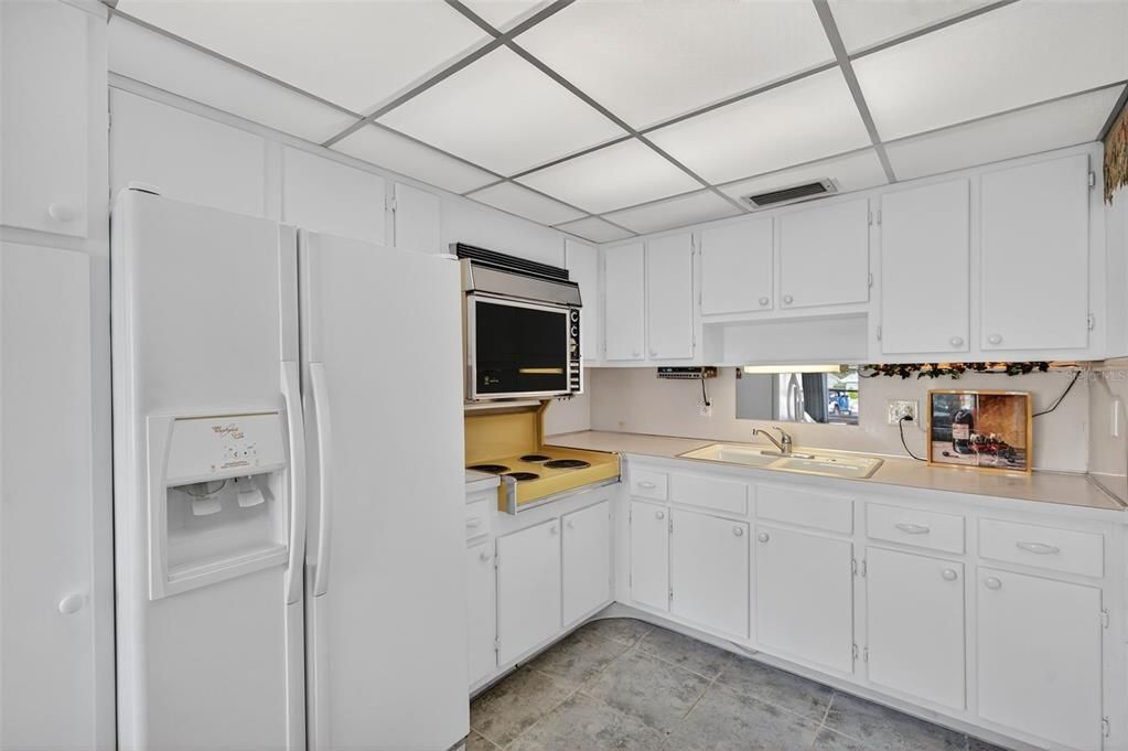 For Sale: $99,999 (2 beds, 1 baths, 874 Square Feet)