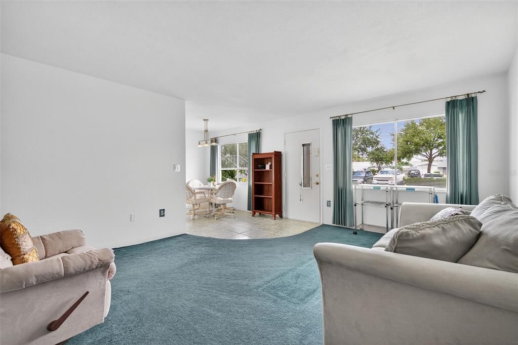 For Sale: $99,999 (2 beds, 1 baths, 874 Square Feet)