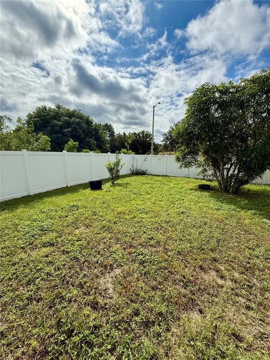 合同活跃: $289,000 (4 贝兹, 2 浴室, 2110 平方英尺)