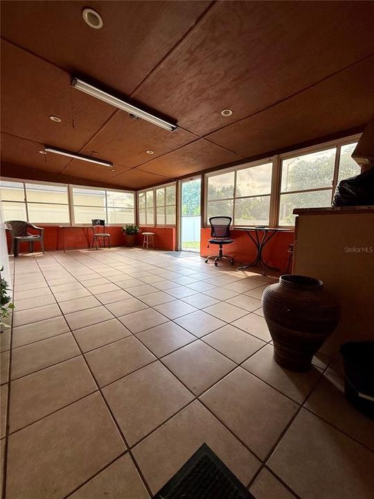 合同活跃: $289,000 (4 贝兹, 2 浴室, 2110 平方英尺)