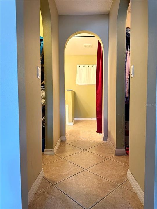 合同活跃: $289,000 (4 贝兹, 2 浴室, 2110 平方英尺)