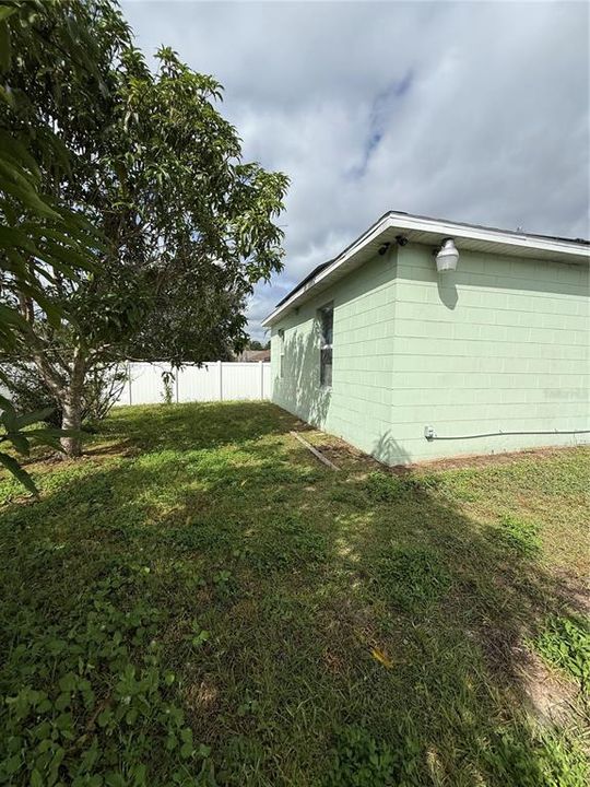 合同活跃: $289,000 (4 贝兹, 2 浴室, 2110 平方英尺)