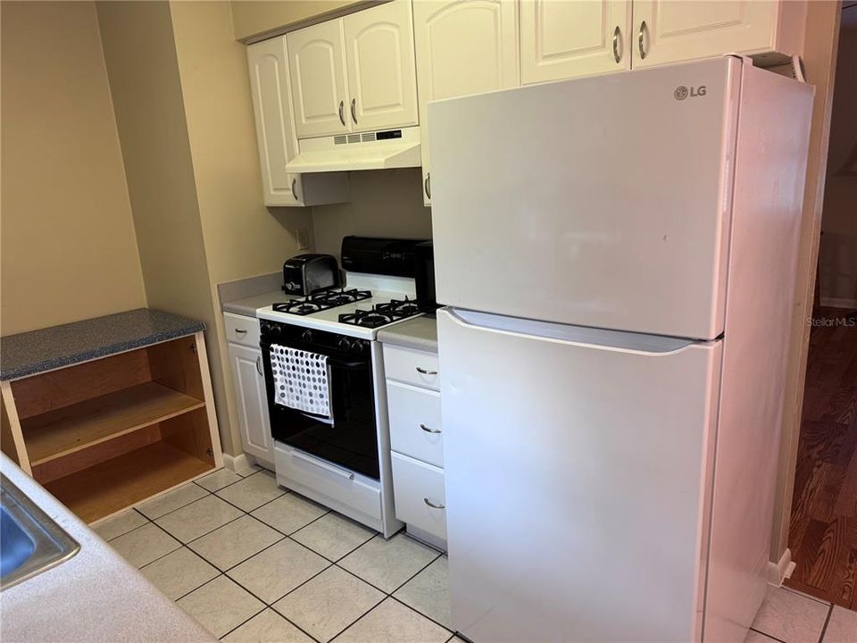 出租: $1,600 (2 贝兹, 1 浴室, 972 平方英尺)