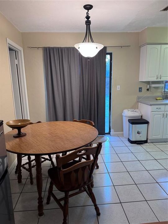 出租: $1,600 (2 贝兹, 1 浴室, 972 平方英尺)