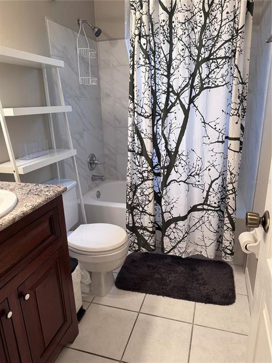 出租: $1,600 (2 贝兹, 1 浴室, 972 平方英尺)