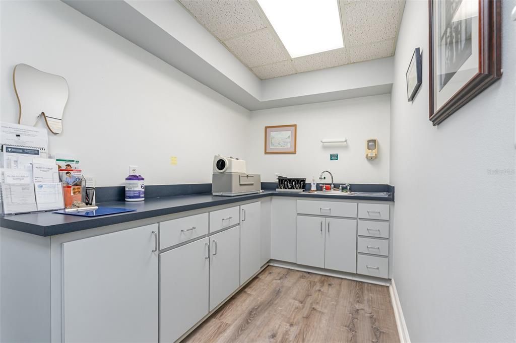 待售: $395,000 (0 贝兹, 0 浴室, 1870 平方英尺)