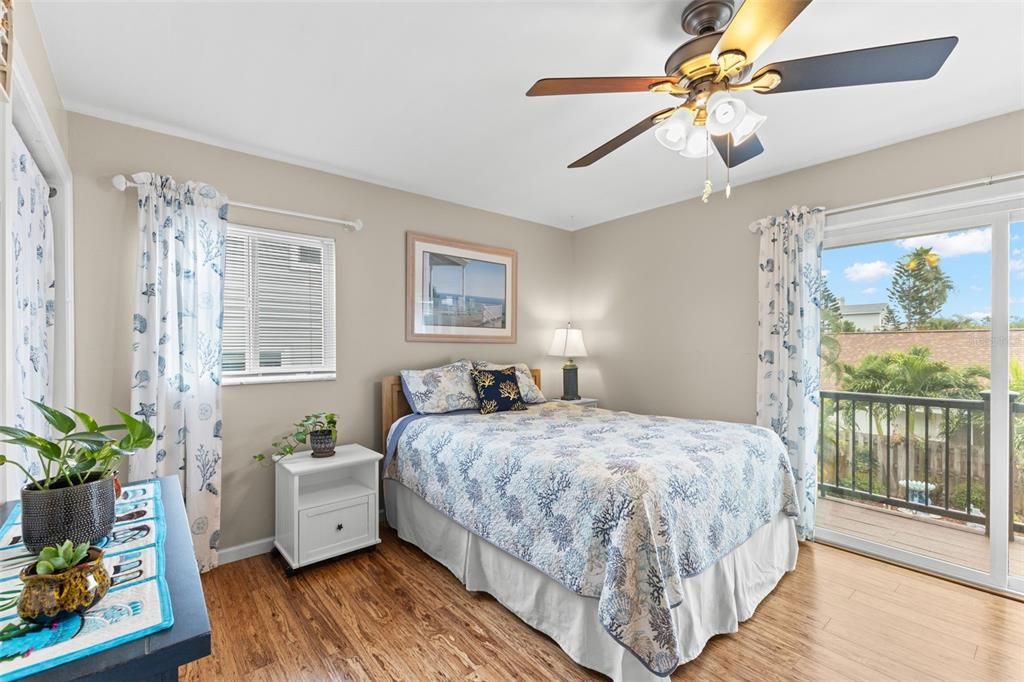 На продажу: $969,000 (2 спален, 2 ванн, 2366 Квадратных фут)