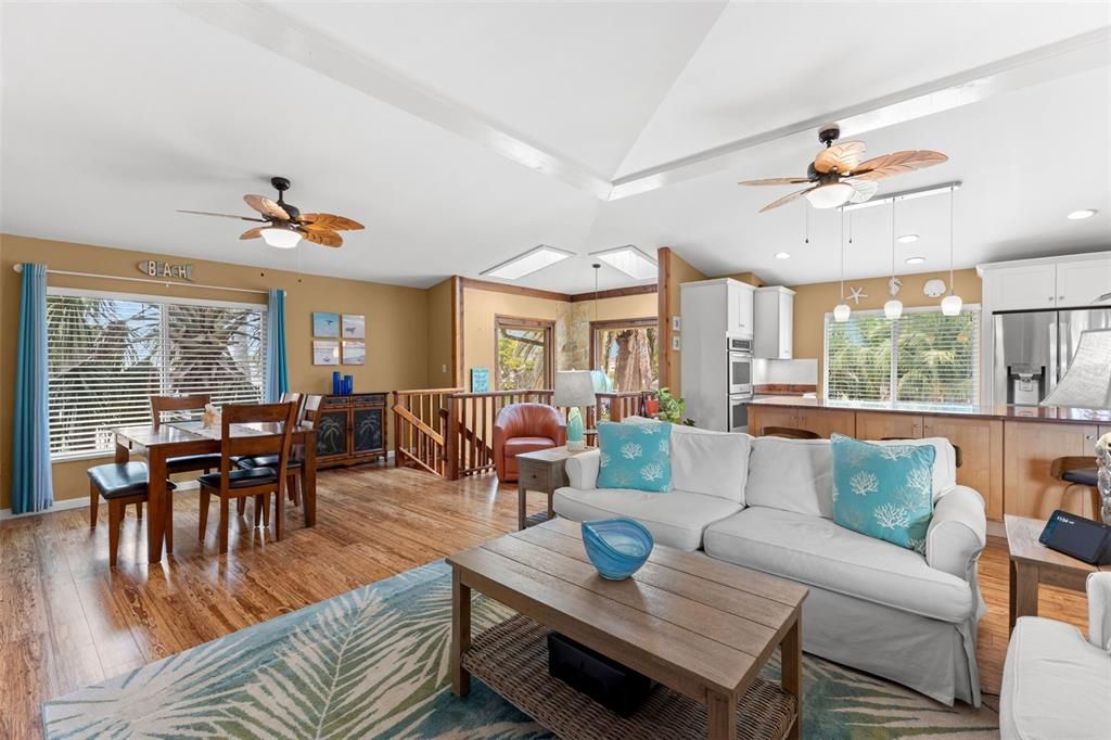 На продажу: $969,000 (2 спален, 2 ванн, 2366 Квадратных фут)