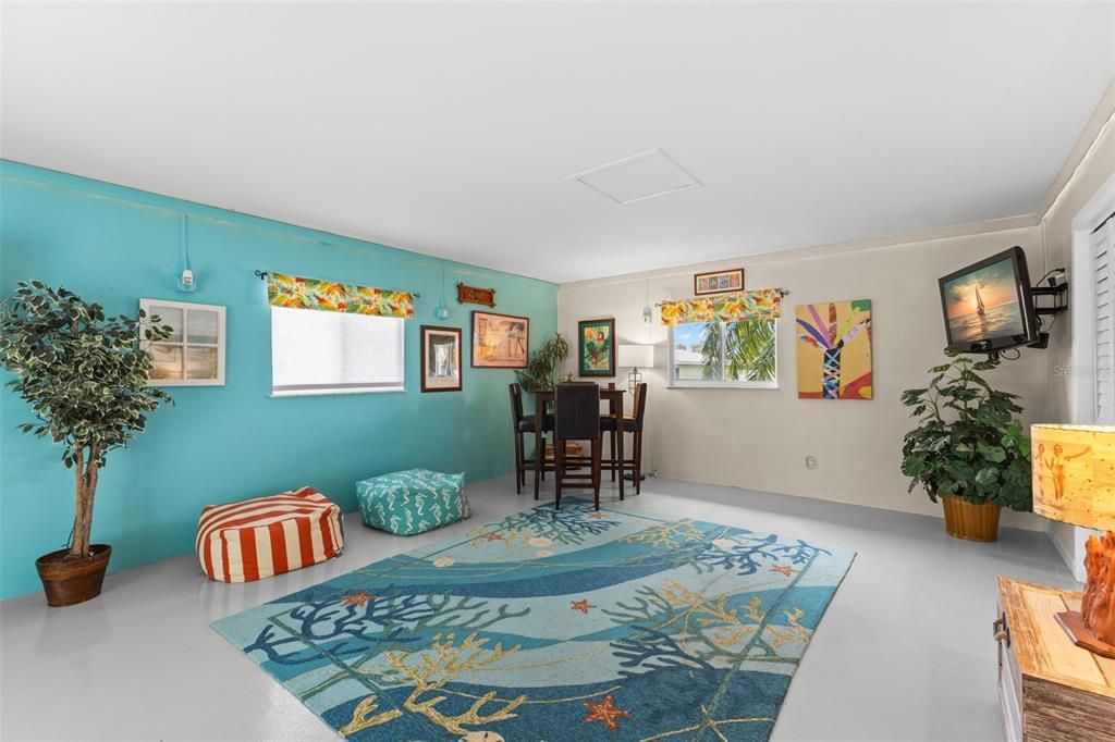 На продажу: $969,000 (2 спален, 2 ванн, 2366 Квадратных фут)