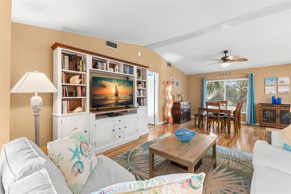 На продажу: $969,000 (2 спален, 2 ванн, 2366 Квадратных фут)