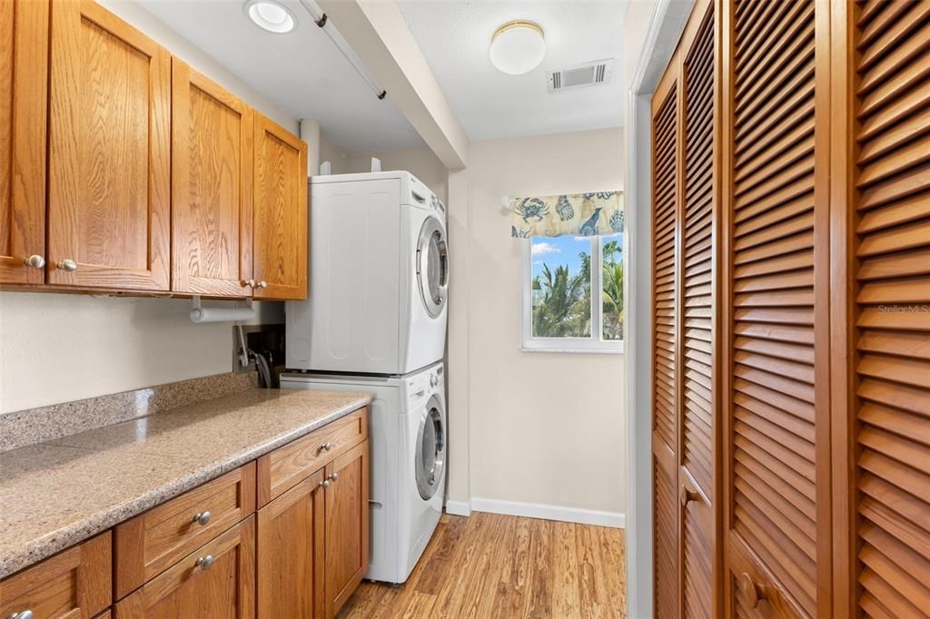 На продажу: $969,000 (2 спален, 2 ванн, 2366 Квадратных фут)