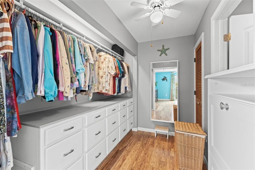 На продажу: $969,000 (2 спален, 2 ванн, 2366 Квадратных фут)