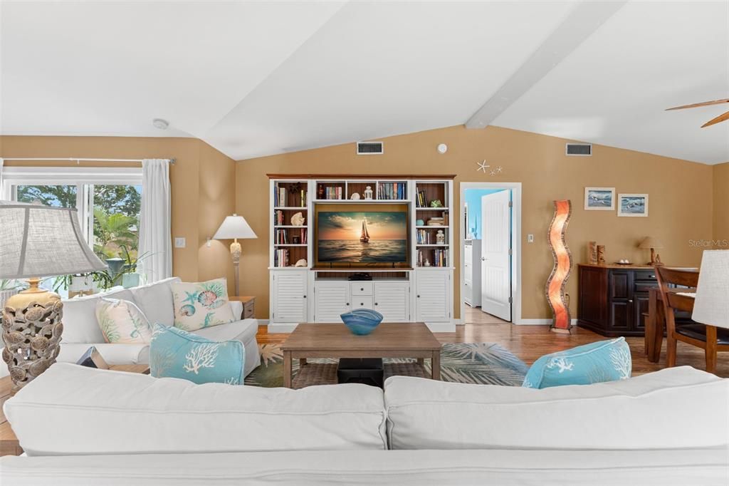 На продажу: $969,000 (2 спален, 2 ванн, 2366 Квадратных фут)