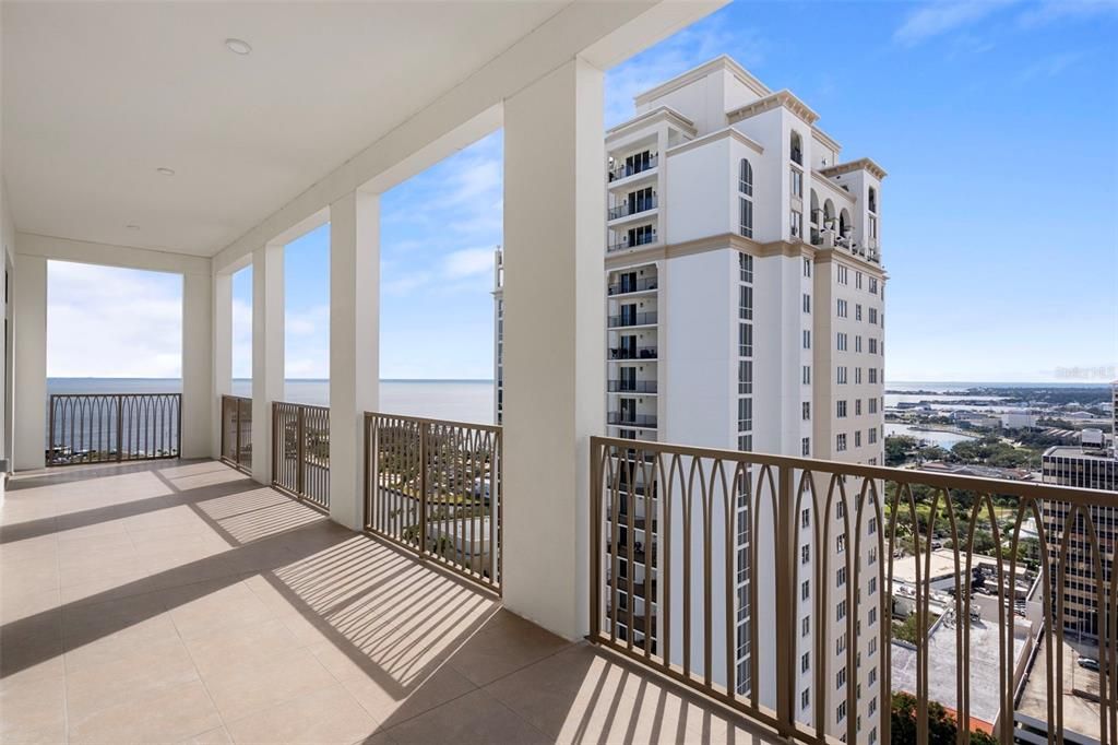 合同活跃: $5,000,000 (3 贝兹, 3 浴室, 3341 平方英尺)