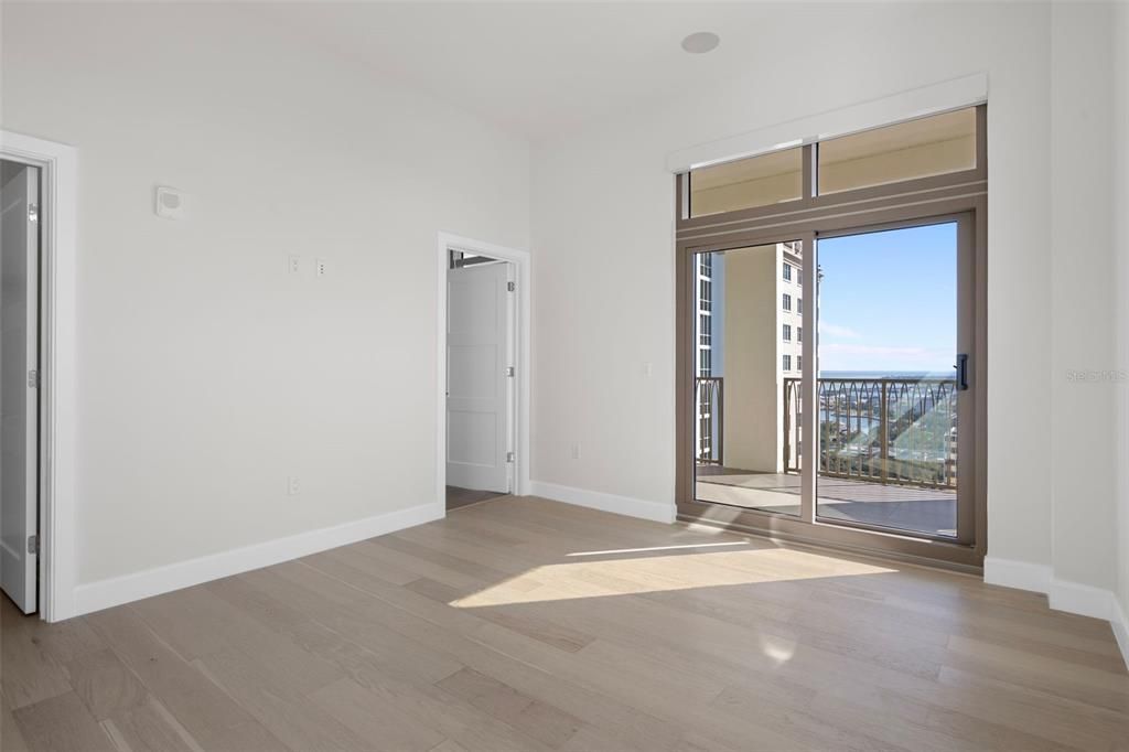 合同活跃: $5,000,000 (3 贝兹, 3 浴室, 3341 平方英尺)