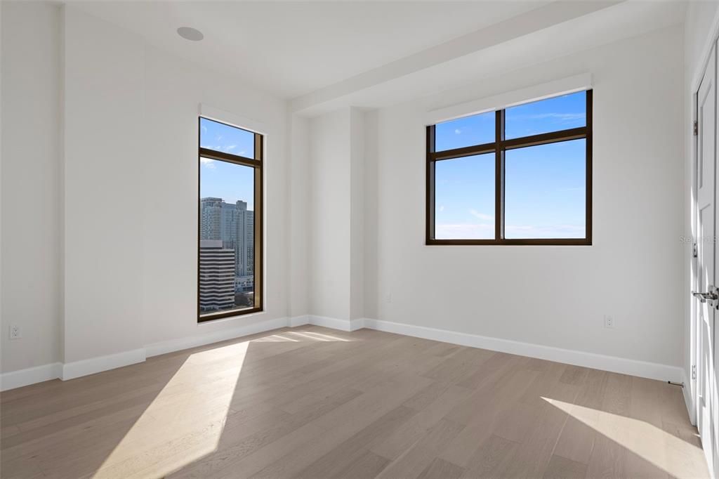 合同活跃: $5,000,000 (3 贝兹, 3 浴室, 3341 平方英尺)