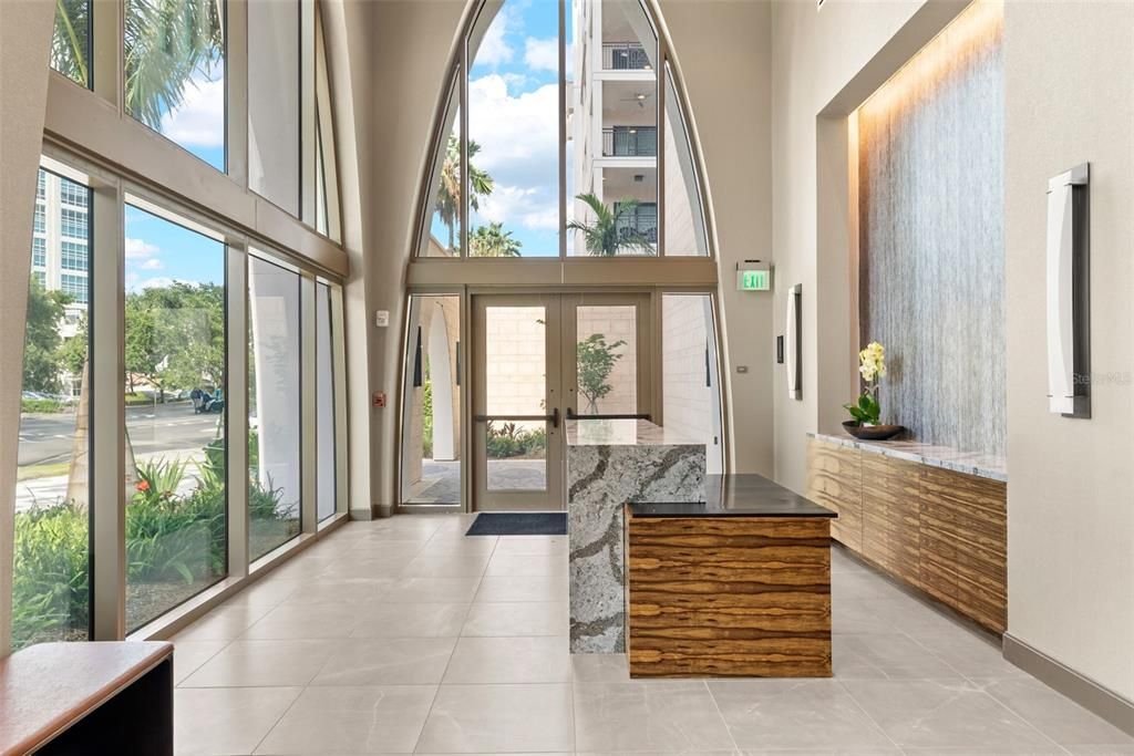 合同活跃: $5,000,000 (3 贝兹, 3 浴室, 3341 平方英尺)