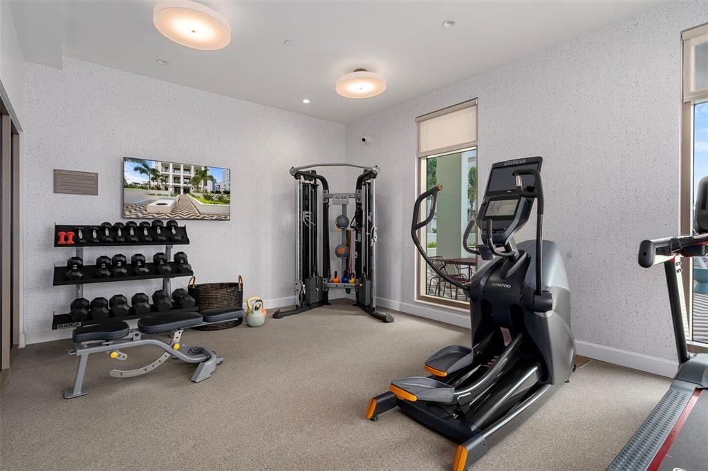 合同活跃: $5,000,000 (3 贝兹, 3 浴室, 3341 平方英尺)