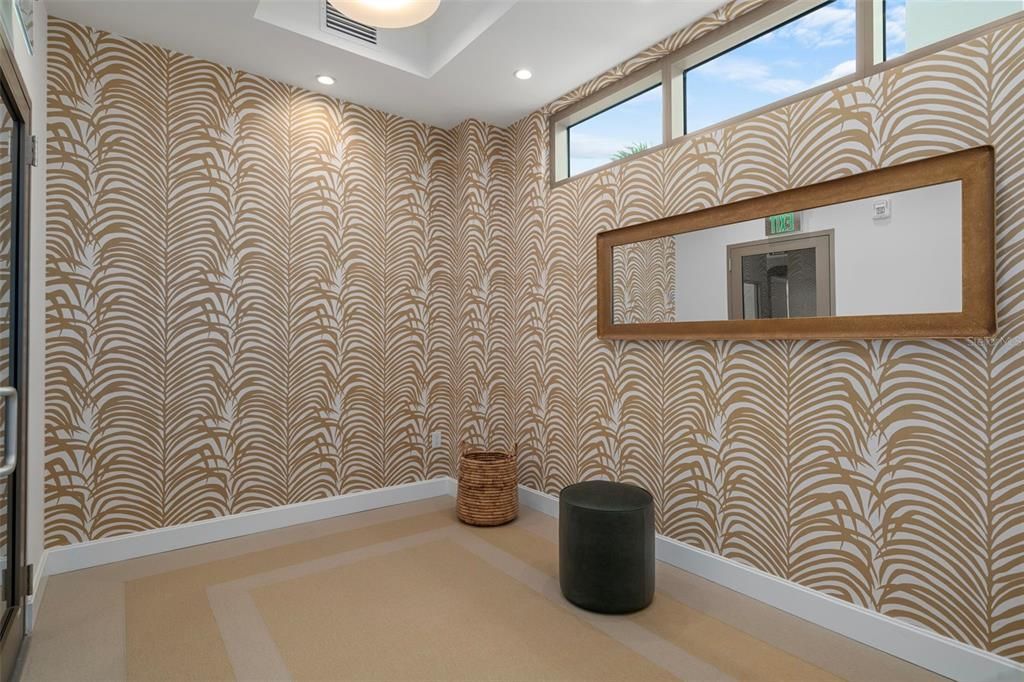 合同活跃: $5,000,000 (3 贝兹, 3 浴室, 3341 平方英尺)