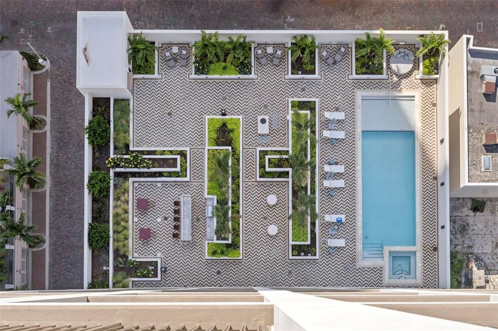 合同活跃: $5,000,000 (3 贝兹, 3 浴室, 3341 平方英尺)