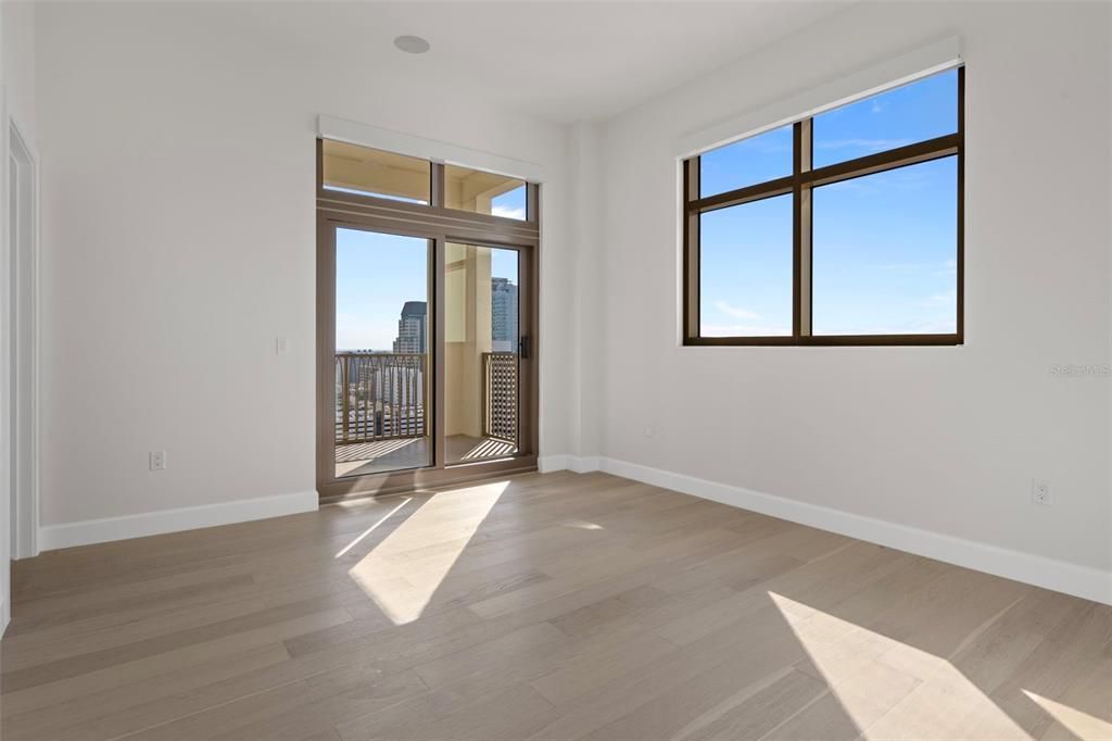 合同活跃: $5,000,000 (3 贝兹, 3 浴室, 3341 平方英尺)