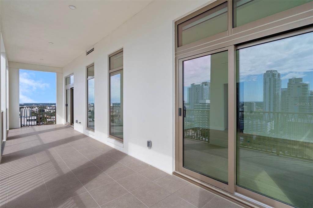 合同活跃: $5,000,000 (3 贝兹, 3 浴室, 3341 平方英尺)