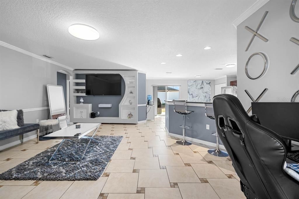 For Sale: $320,000 (4 beds, 2 baths, 1612 Square Feet)