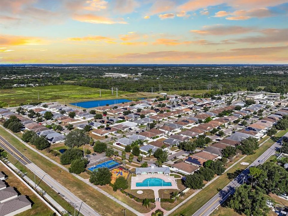 For Sale: $320,000 (4 beds, 2 baths, 1612 Square Feet)