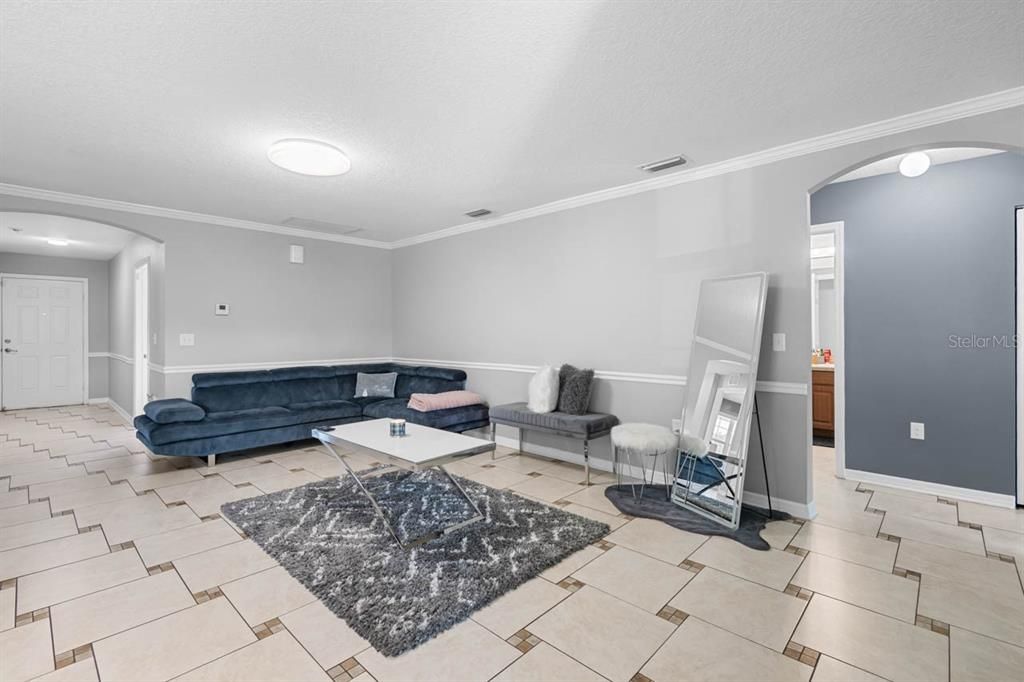 For Sale: $320,000 (4 beds, 2 baths, 1612 Square Feet)