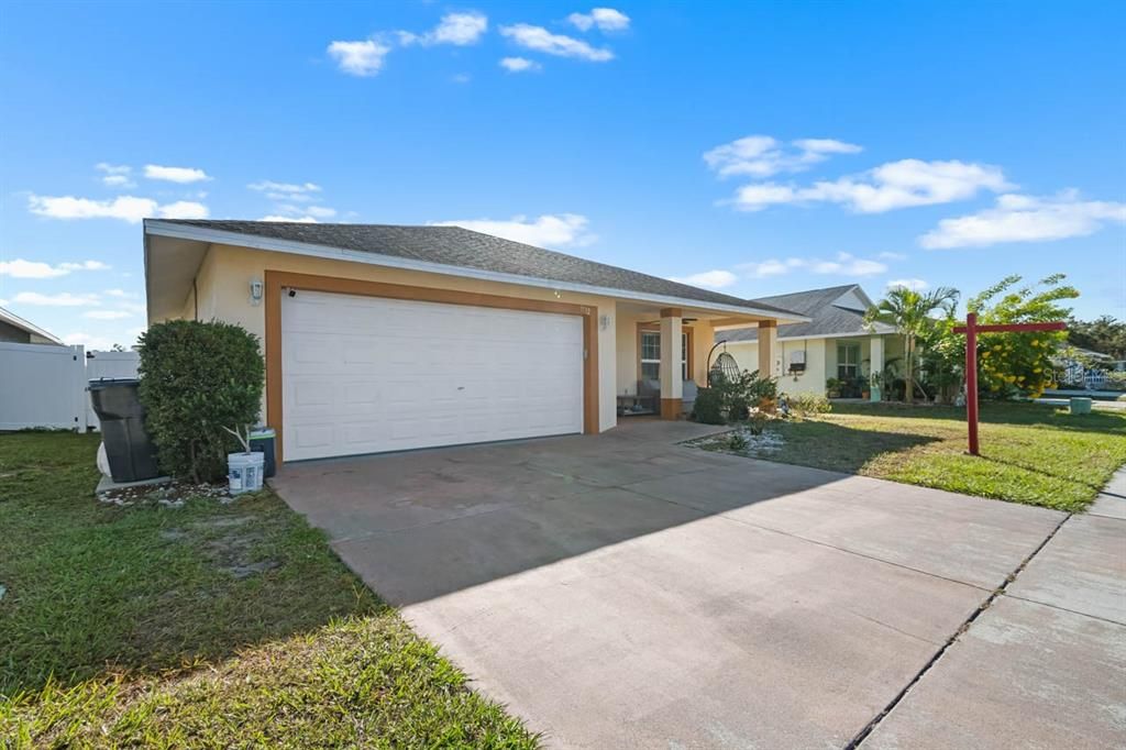 For Sale: $320,000 (4 beds, 2 baths, 1612 Square Feet)