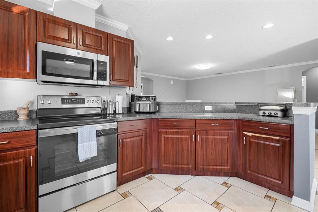 For Sale: $320,000 (4 beds, 2 baths, 1612 Square Feet)