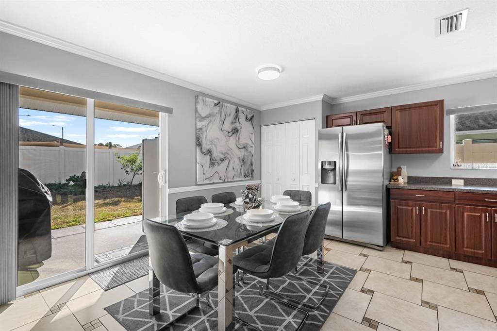 For Sale: $320,000 (4 beds, 2 baths, 1612 Square Feet)