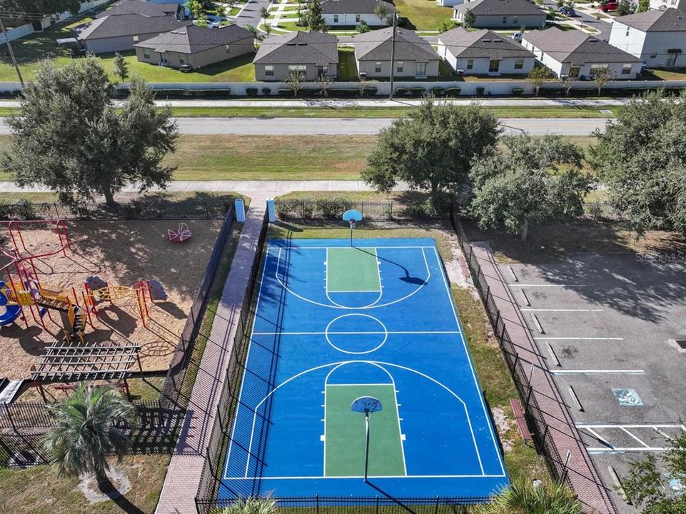 For Sale: $320,000 (4 beds, 2 baths, 1612 Square Feet)