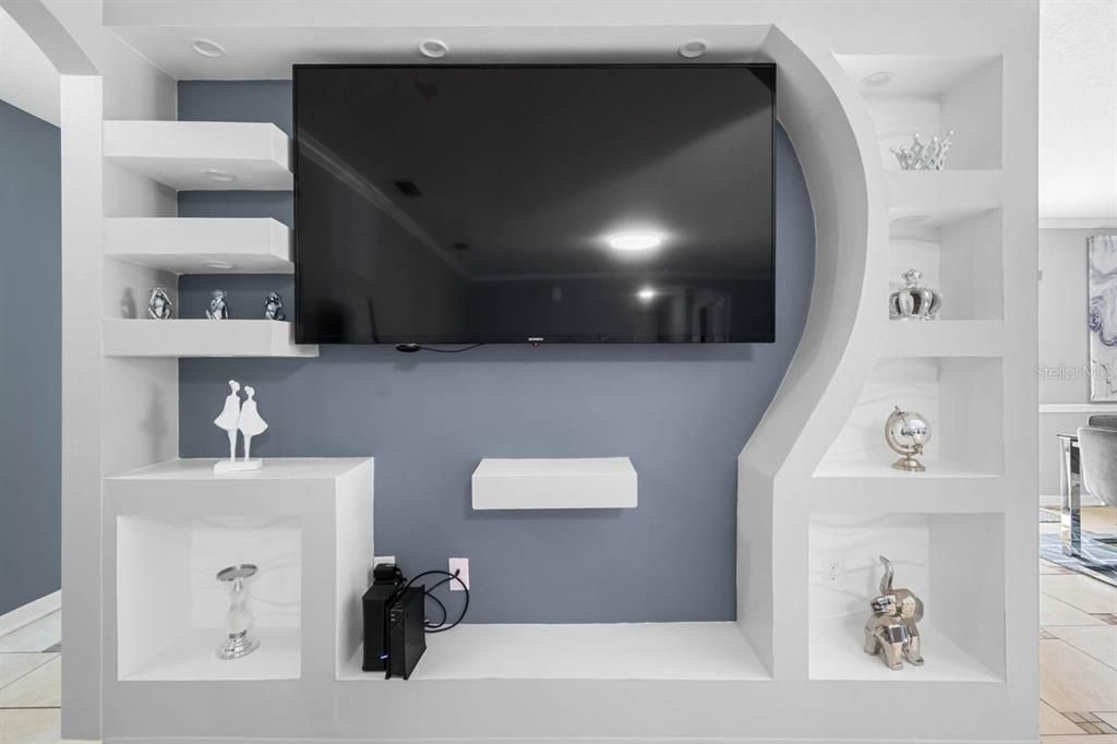 For Sale: $320,000 (4 beds, 2 baths, 1612 Square Feet)