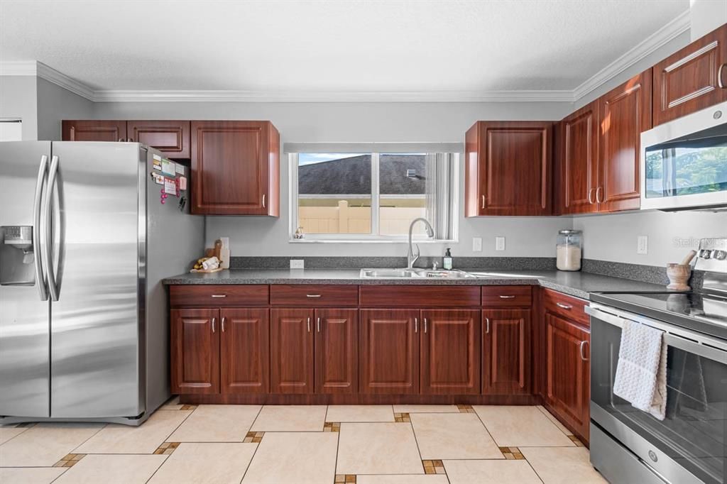 For Sale: $320,000 (4 beds, 2 baths, 1612 Square Feet)