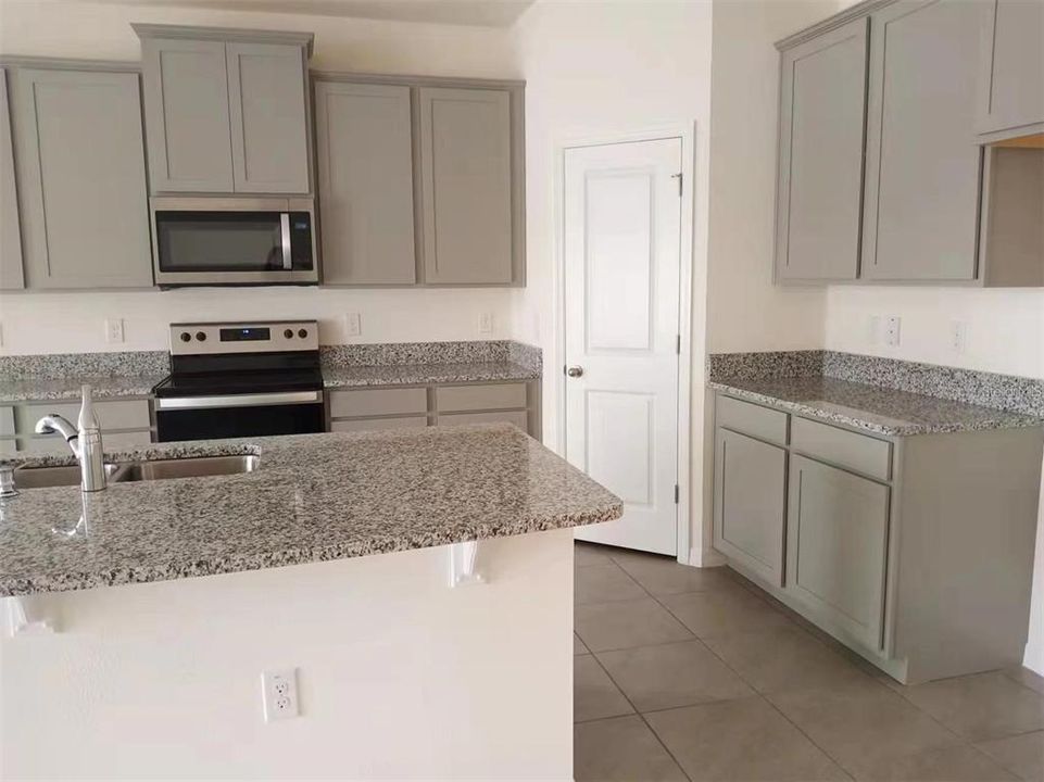 For Rent: $2,150 (4 beds, 3 baths, 2045 Square Feet)