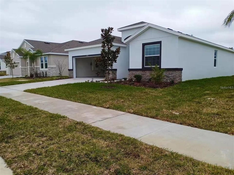 For Rent: $2,150 (4 beds, 3 baths, 2045 Square Feet)