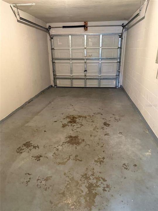 For Rent: $1,350 (2 beds, 1 baths, 817 Square Feet)