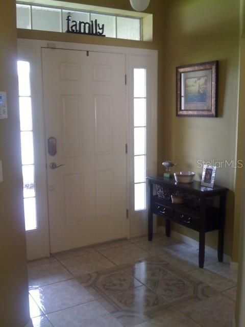 For Rent: $1,700 (4 beds, 2 baths, 1819 Square Feet)