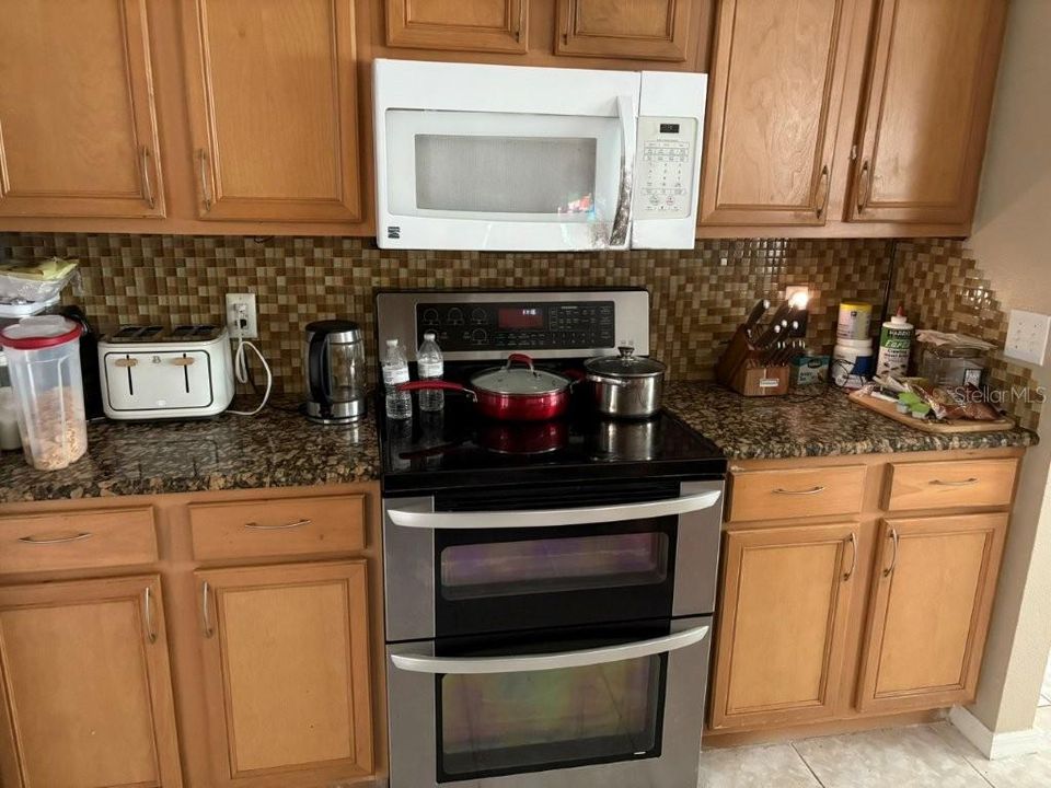 For Rent: $1,700 (4 beds, 2 baths, 1819 Square Feet)