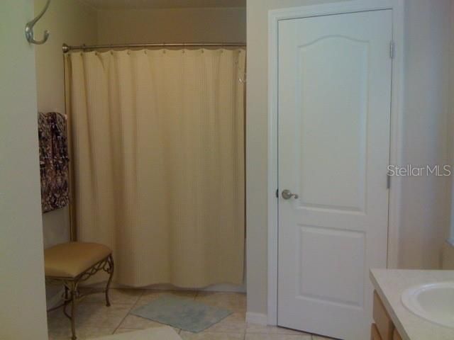 For Rent: $1,700 (4 beds, 2 baths, 1819 Square Feet)