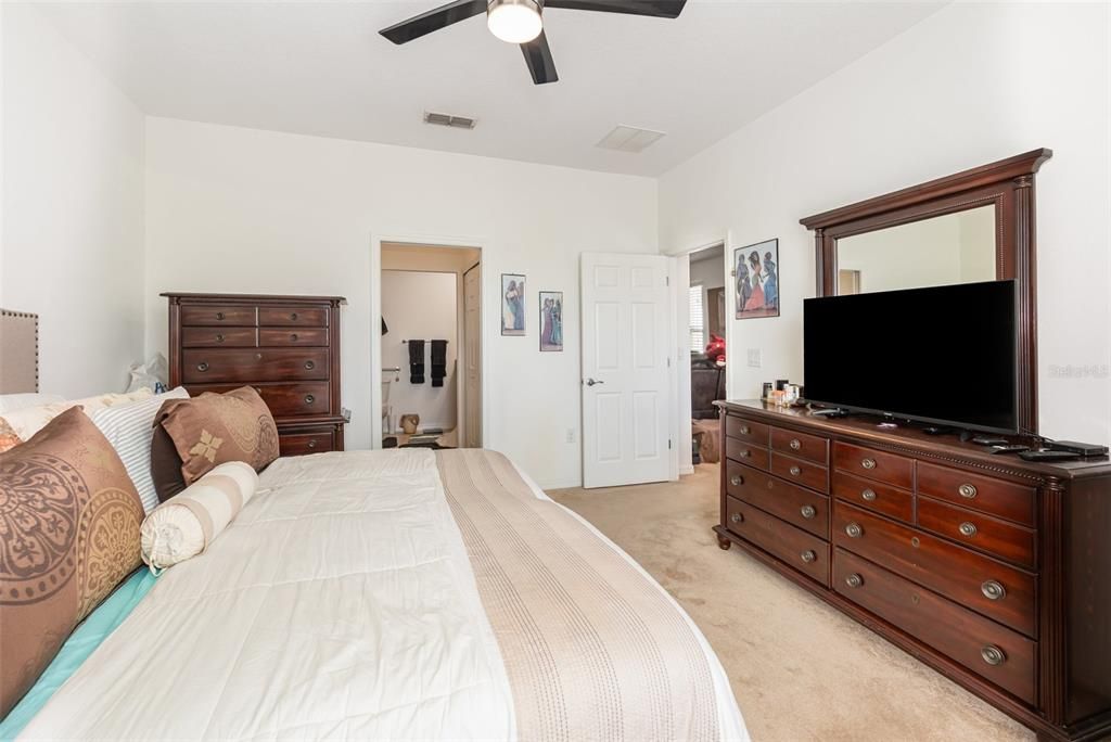 待售: $270,000 (2 贝兹, 2 浴室, 1376 平方英尺)