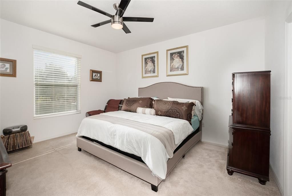 待售: $270,000 (2 贝兹, 2 浴室, 1376 平方英尺)