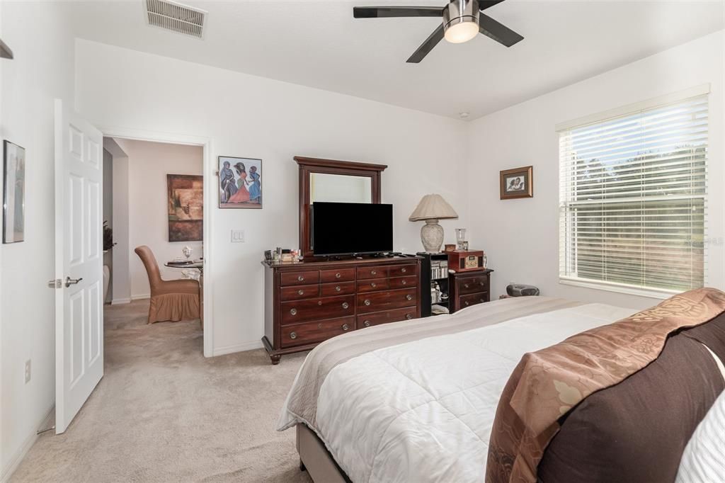 待售: $270,000 (2 贝兹, 2 浴室, 1376 平方英尺)