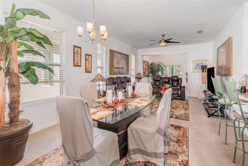 待售: $270,000 (2 贝兹, 2 浴室, 1376 平方英尺)