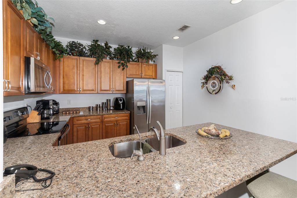 待售: $270,000 (2 贝兹, 2 浴室, 1376 平方英尺)