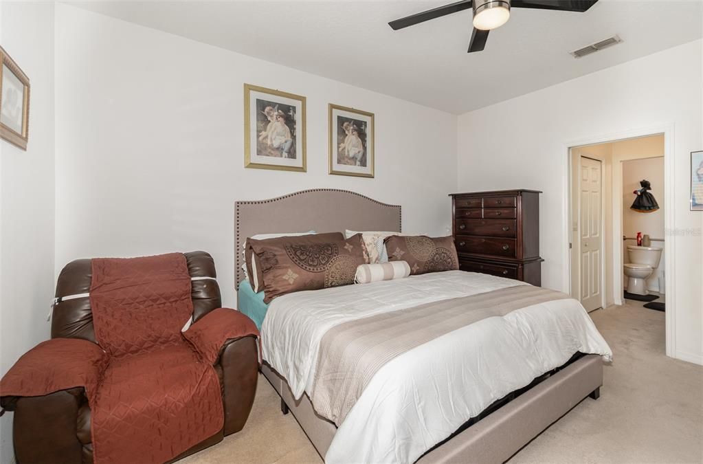 待售: $270,000 (2 贝兹, 2 浴室, 1376 平方英尺)