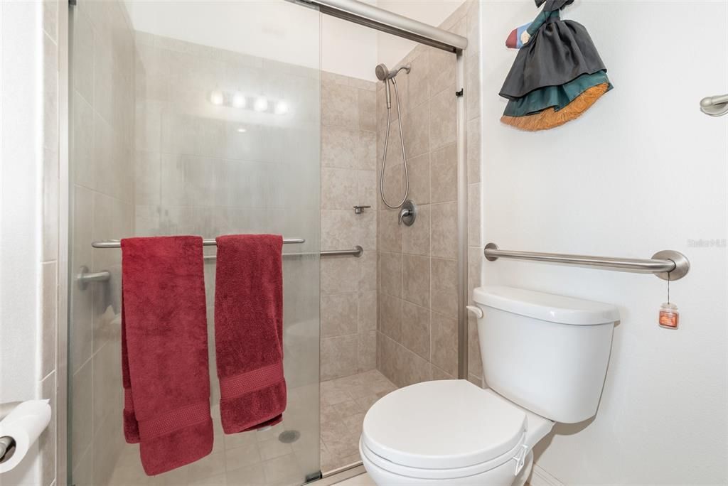 待售: $270,000 (2 贝兹, 2 浴室, 1376 平方英尺)