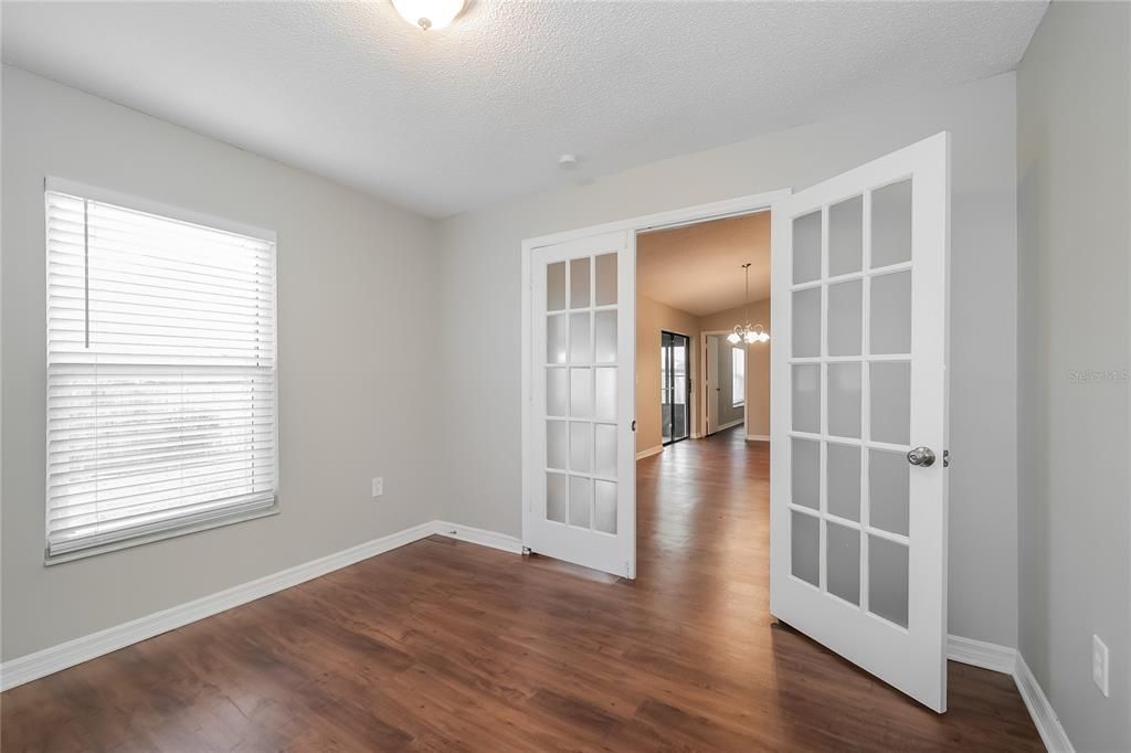 出租: $1,895 (4 贝兹, 2 浴室, 1972 平方英尺)